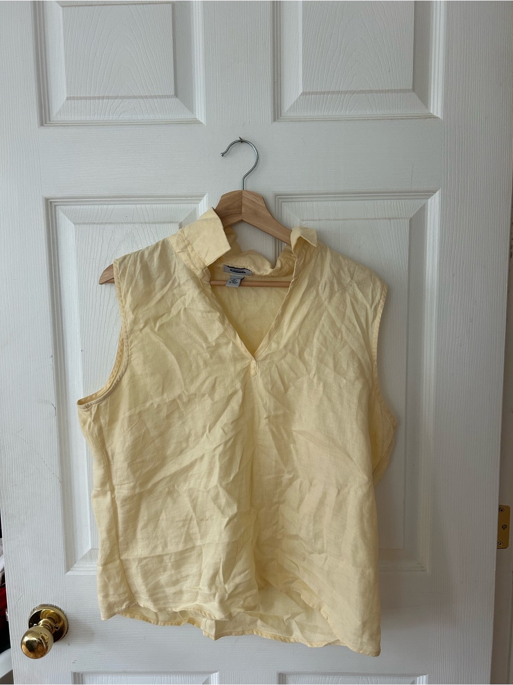 Old Navy Pale Yellow Sleeveless V-Neck Camisole